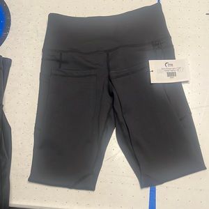 ZYIA Pocket light n tight capri leggings, Black, size S